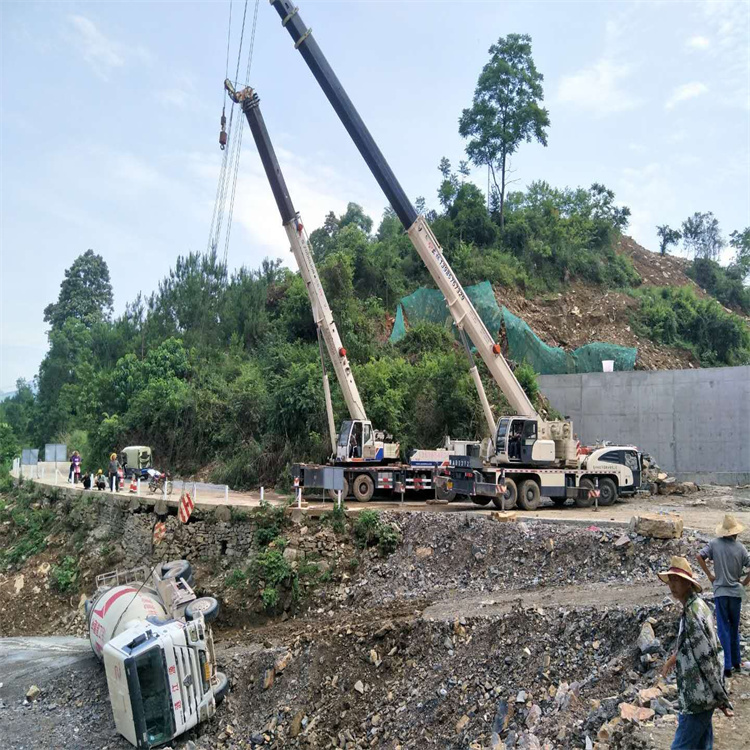 献县汽车掉沟里叫吊车救援要多少钱